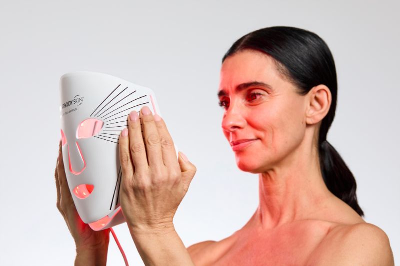 How to reduce redness on the face and can LED light therapy help?