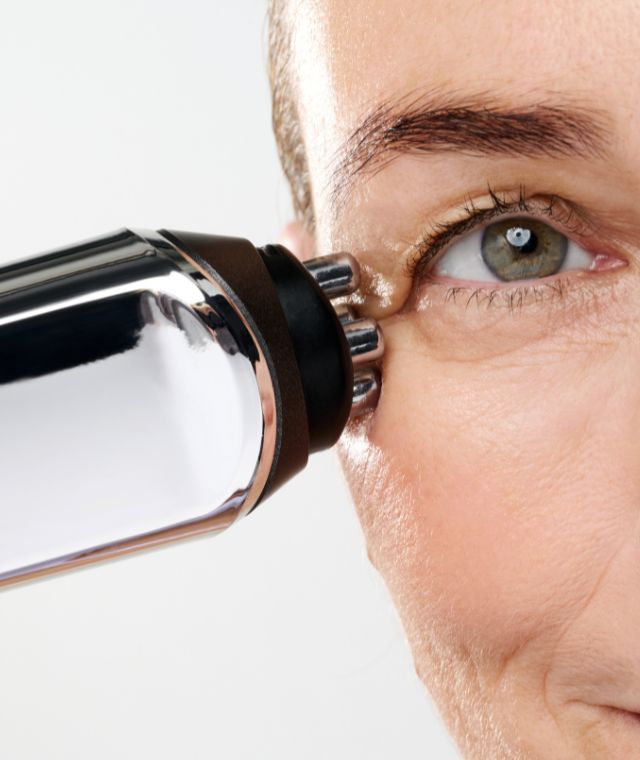 期間限定セール‼️CURRENTBODY SKIN Dermalux フレックス Dermalux Flex MD LED Light Therapy Device | CurrentBody